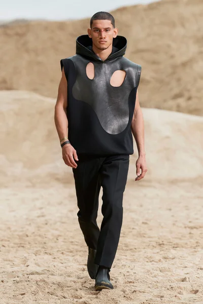 Look 18